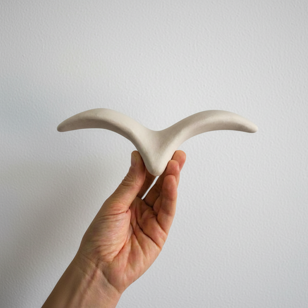 Gaivota de cerâmica off white para pendurar na parede