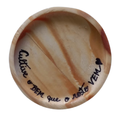 Xícara Frida com Pires em Madeira – 80ml – “Cultive o Bem, Que o Resto Vem” - Image 3