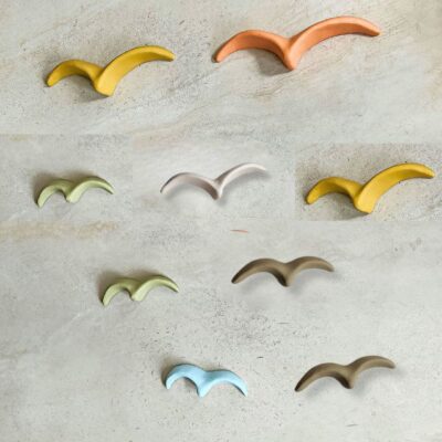Composição de 9 Gaivotas de Cerâmica Coloridas