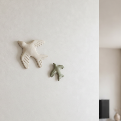 Andorinhas de cerâmica, pintadas à mão, para pendurar na parede