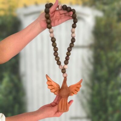 Colar Decorativo com Divino 42cm – Madeira – CDP2