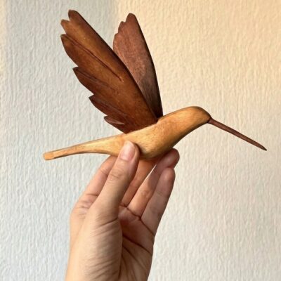 Pêndulo Beija-Flor Asas Para Cima – em Madeira
