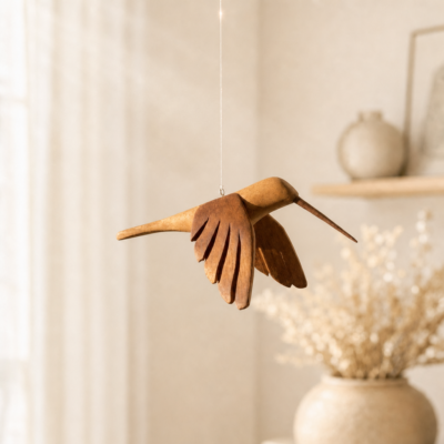 Pêndulo Beija-Flor Asas Para Baixo- em Madeira